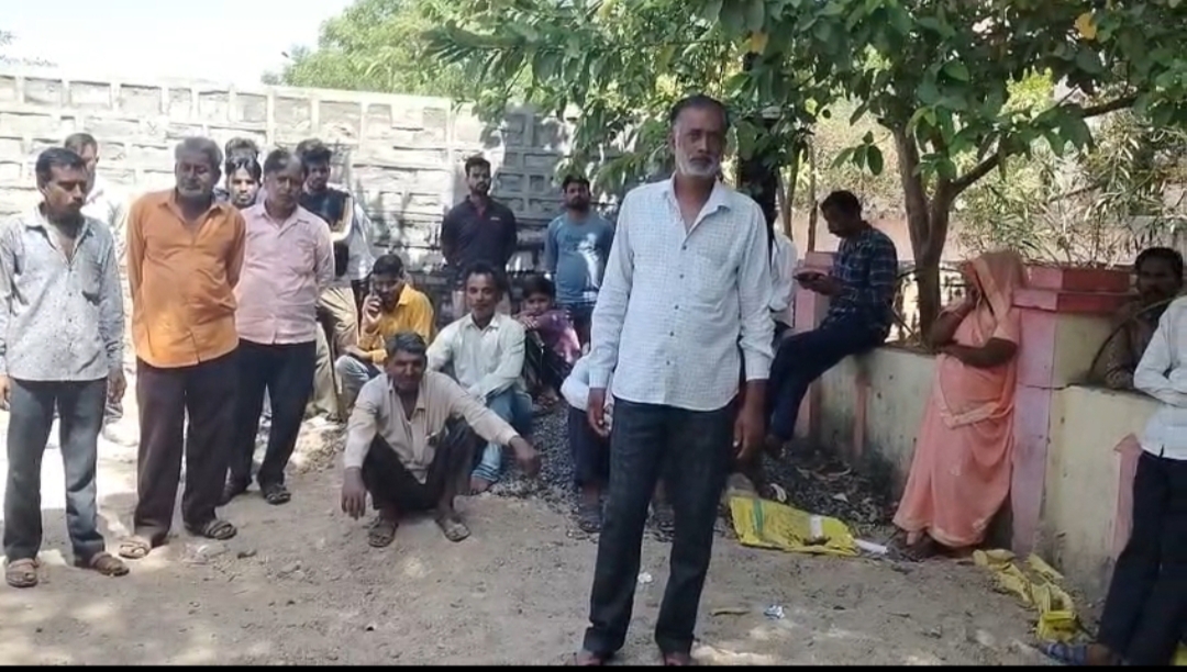 सुवाखेड़ा के पास दर्दनाक सड़क हादसा: मदद के इंतजार में तड़पता रहा युवक, अस्पताल पहुंचने से पहले ही तोड़ा दम