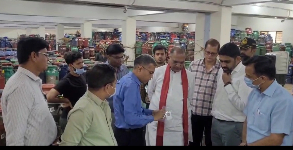 हाईटेक सिस्टम से अफीम तौल और जांच में पारदर्शिता: किसानों का हक अब पूरी तरह सुरक्षित,सांसद सुधीर गुप्ता ने किया अफीम फेक्ट्री का निरीक्षण