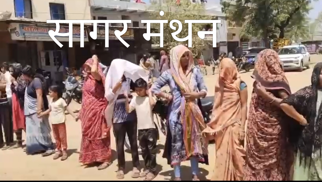 जमुनिया कला में पाइपलाइन फूटने से पेयजल संकट,महिलाओं ने किया चक्काजाम