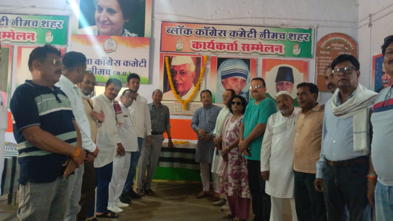 नेहरू की 62 वीं पुण्यतिथि पर कांग्रेस का श्रद्धांजलि कार्यक्रम: गांधी भवन में किया नमन, आदर्शों पर चलने का लिया संकल्प