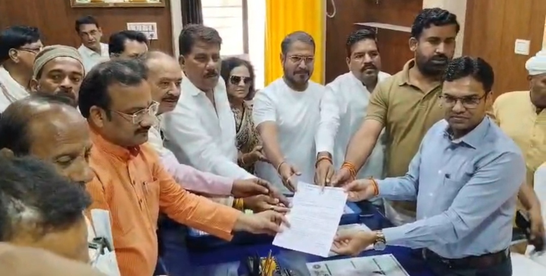 भीषण गर्मी में बिजली कटौती से कांग्रेस का फूटा गुस्सा,अधीक्षक यंत्री कार्यालय का किया घेराव,सोपा ज्ञापन
