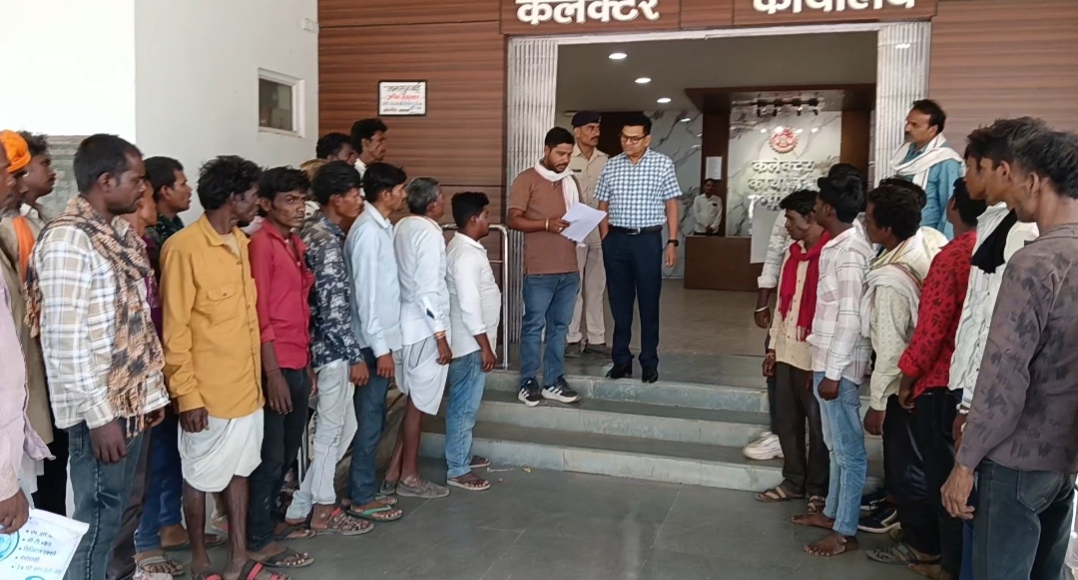 बाणंदा बांध परियोजना से प्रभावित आदिवासी परिवारों ने पुनर्वास और मुआवजे की उठाई मांग