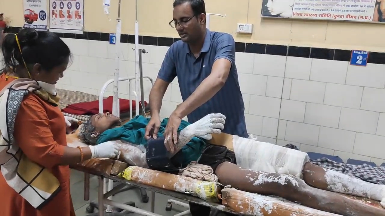 तिलस्वां घाट पर फिर दर्द नाक हादसा:कलर पेंट से भरी पिकअप पलटी, तीन मजदूरों की मौत, दो गंभीर