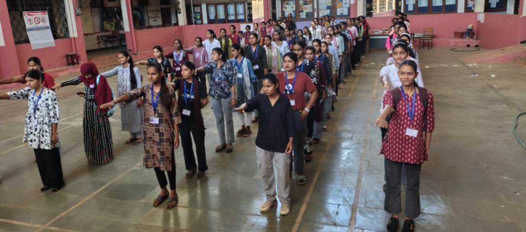 नशामुक्त समाज के निर्माण का लिया संकल्प: जाजू कन्या महाविद्यालय में हस्ताक्षर अभियान, मानव श्रृंखला और शपथ कार्यक्रम आयोजित