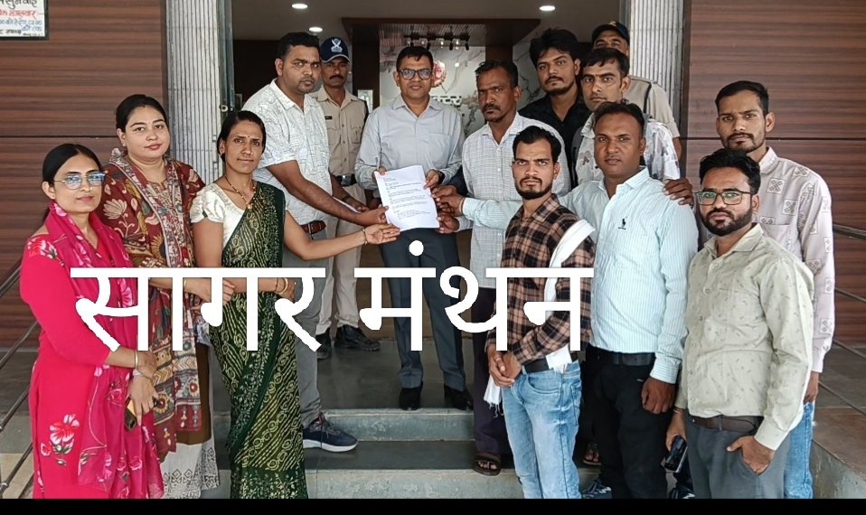 तीन माह का मानदेय अटका, पोर्टल समस्याओं से जूझ रहे आईसीटी कंप्यूटर इंस्ट्रक्टर;3 मुख्य मांगो को लेकर कलेक्टर प्रतिनिधि को सौंपा ज्ञापन