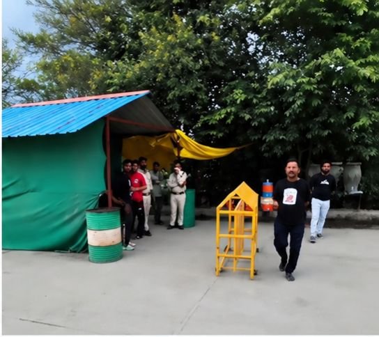 हाईकोर्ट स्टे के बाद भी संचालित नयागांव चेक पोस्ट पर कार्रवाई: ड्राइवर के वायरल स्टिंग वीडियो से खुली पोल,निरीक्षक सस्पेंड,निजी कर्मचारियों और अवैध वसूली पर फिर उठे सवाल