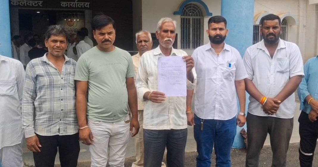 कृपा एथेनॉल फैक्ट्री के केमिकल से फसल बर्बाद का आरोप,किसानों ने कलेक्टर से की कार्रवाई की मांग