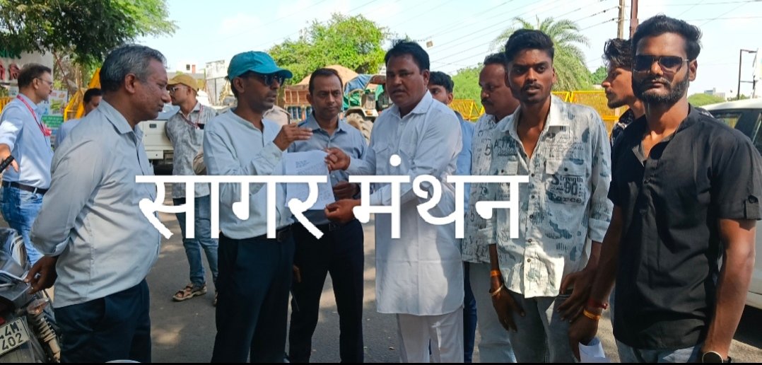 नयागांव रेलवे फाटक 45 मिनट बंद रहने का आरोप, एंबुलेंस में मरीज की मौत; परिजनों ने की मुआवजे की मांग 