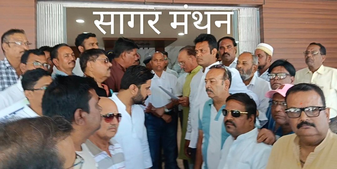 कांग्रेस ने मनाया काला दिवस,काले झंडे लेकर पहुचे क्लेट्रेड, प्रदर्शन कर एडीएम को सौंपा ज्ञापन